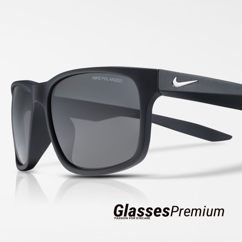 Nike Essential Chasser 001
